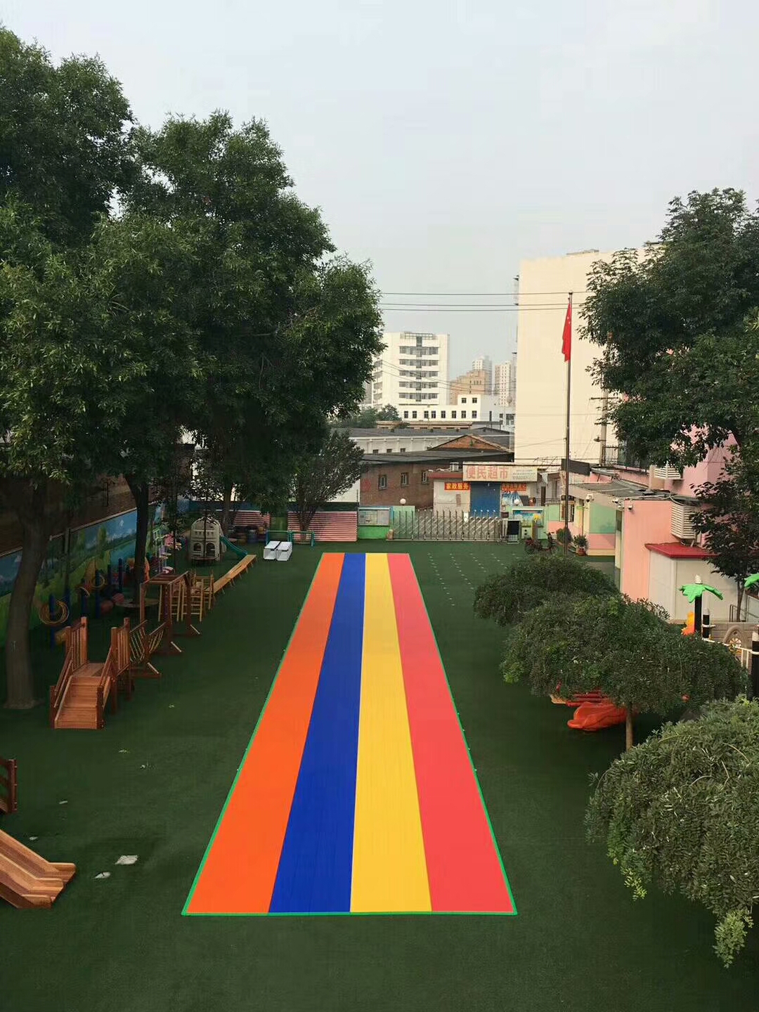 仲達地板【定】天津，與草坪合體？