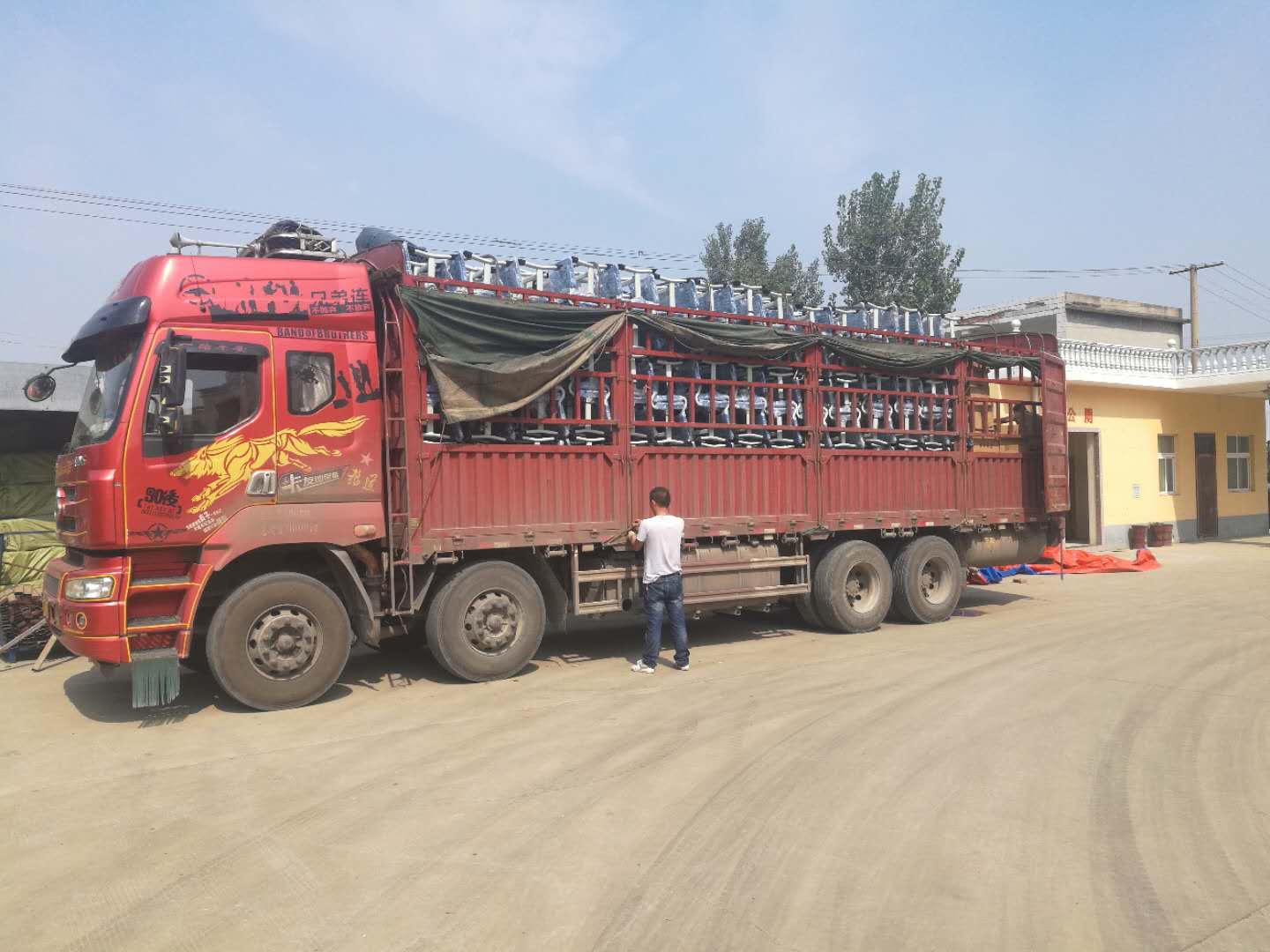 祝賀“睿學(xué)卓藝”課桌椅入駐北京外國(guó)語(yǔ)大學(xué)西南附屬學(xué)校！