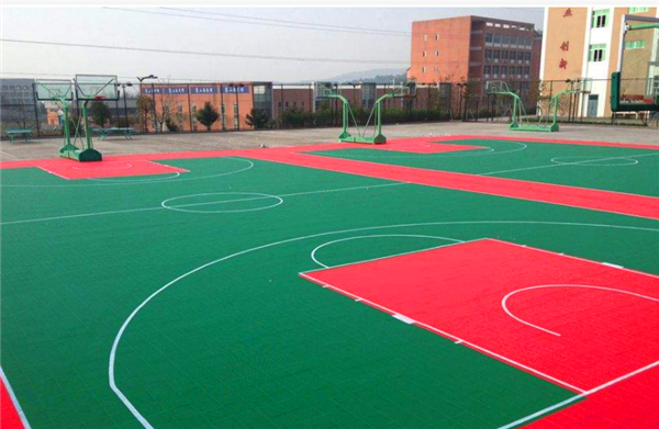 籃球場地板就得選擇懸浮式拼裝地板！