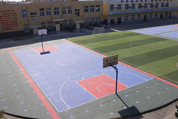 懸浮拼裝地板為什么適合在室外使用？