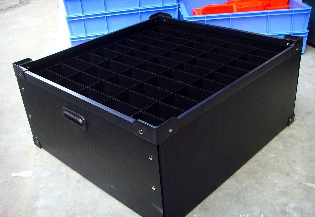 中空板周轉(zhuǎn)箱如何用清洗機(jī)清洗？