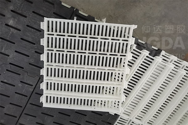 相較于塑料漏縫板，鋼筋漏縫板的優(yōu)缺點(diǎn)是什么？