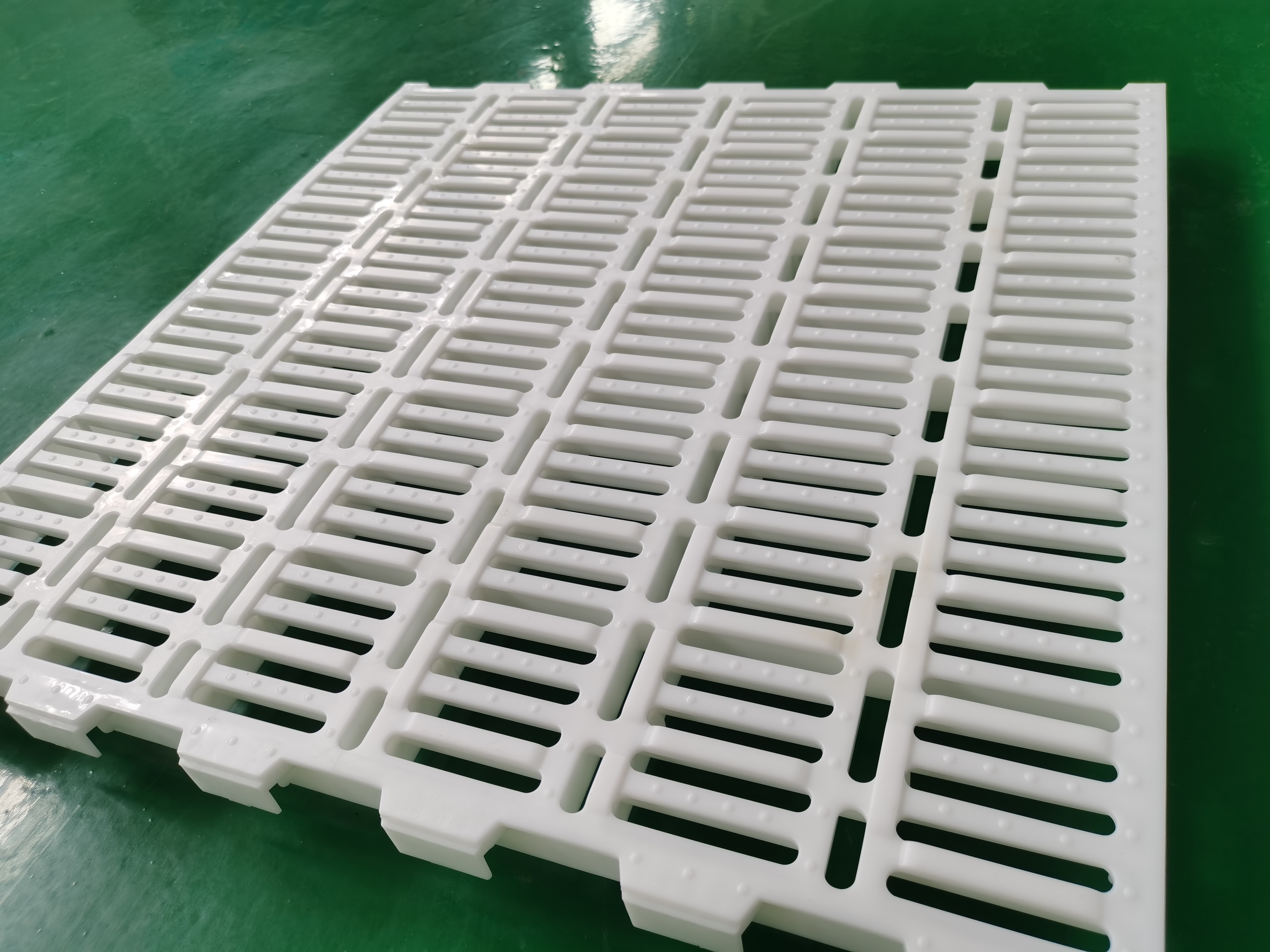 加強(qiáng)型塑料漏縫板有哪些優(yōu)點(diǎn)？